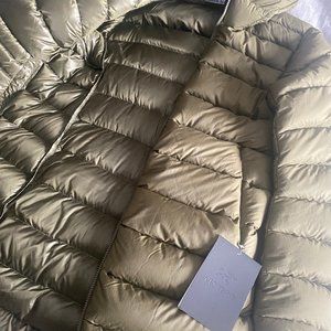 Arcteryx Seyla Coat Brand New with tag woman Medium, very light and soft!